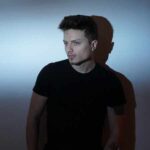 دانلود آهنگ پوبون به نام یه چیزی تو هواس دانلود آهنگ پوبون به نام یه چیزی تو هواس